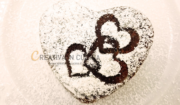 Tortino di San Valentino al cioccolato col cuore morbido ricetta di Creativaincucina