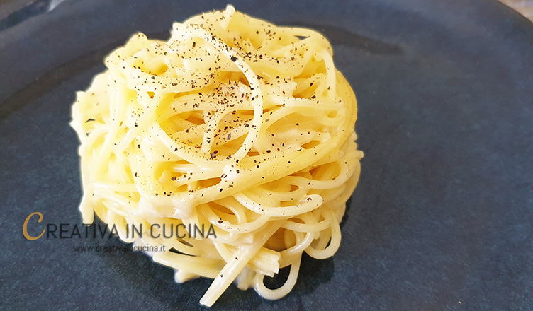 Spaghetti cacio e pepe ricetta di Creativa in cucina