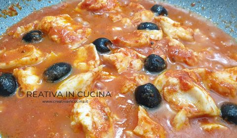 Linguine con filetti di merluzzo, pomodoro e olive alla mediterranea ricetta di Creativa in cucina