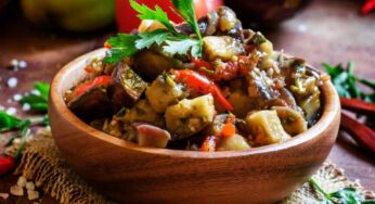 Una mia amica messinese mi ha insegnato a fare la peperonata siciliana, devi provarla per forza anche tu