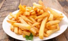 Piatto di patatine fritte